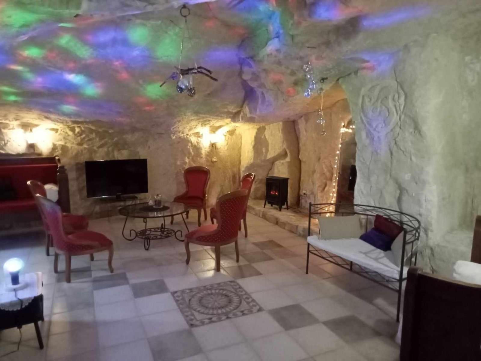 Esprit Troglo Villa Beaumont-en-Veron Bagian luar foto