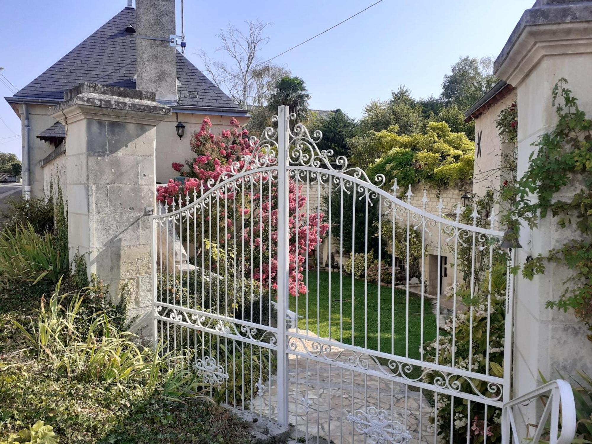 Esprit Troglo Villa Beaumont-en-Veron Bagian luar foto